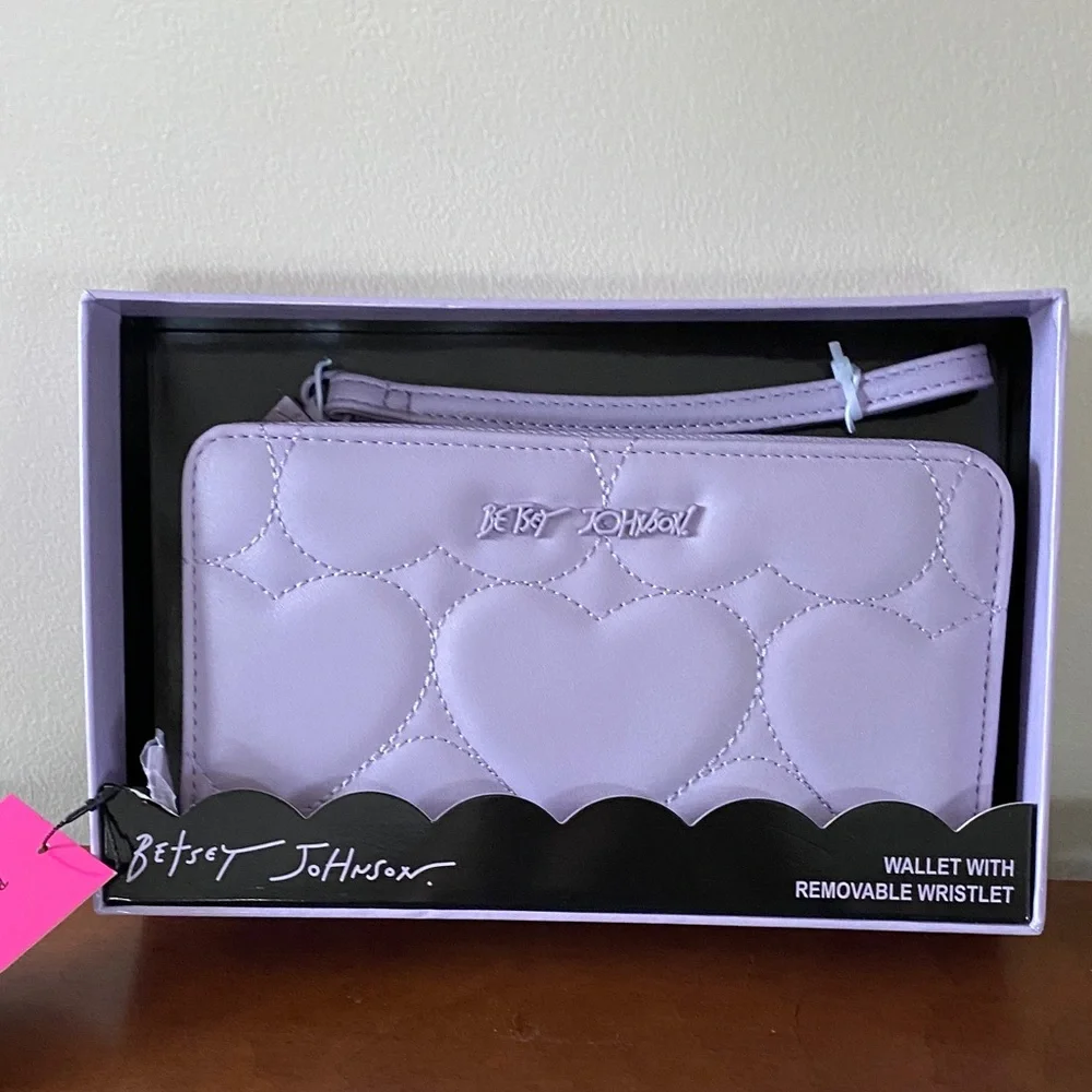 Betsey Johnson Lavender Heart Wallet/Wristlet NWT